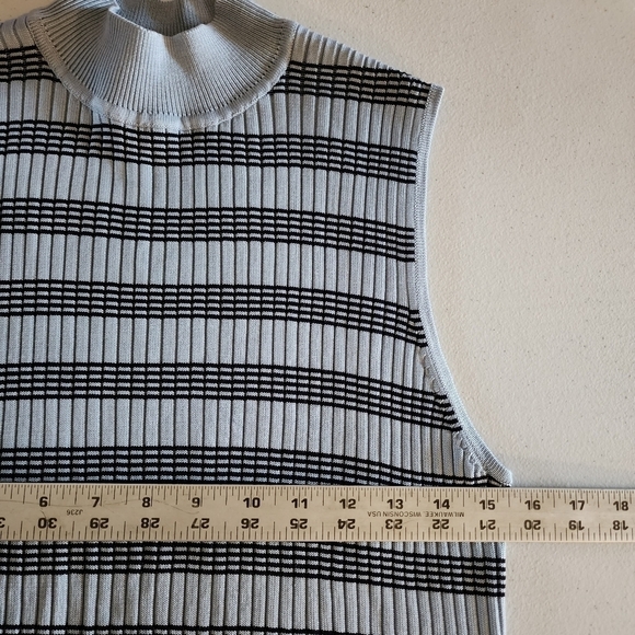 Vintage Burberrys Silk Blue Striped Sleeveless Ribbed Knit Women's Top S… - Picture 6 of 16